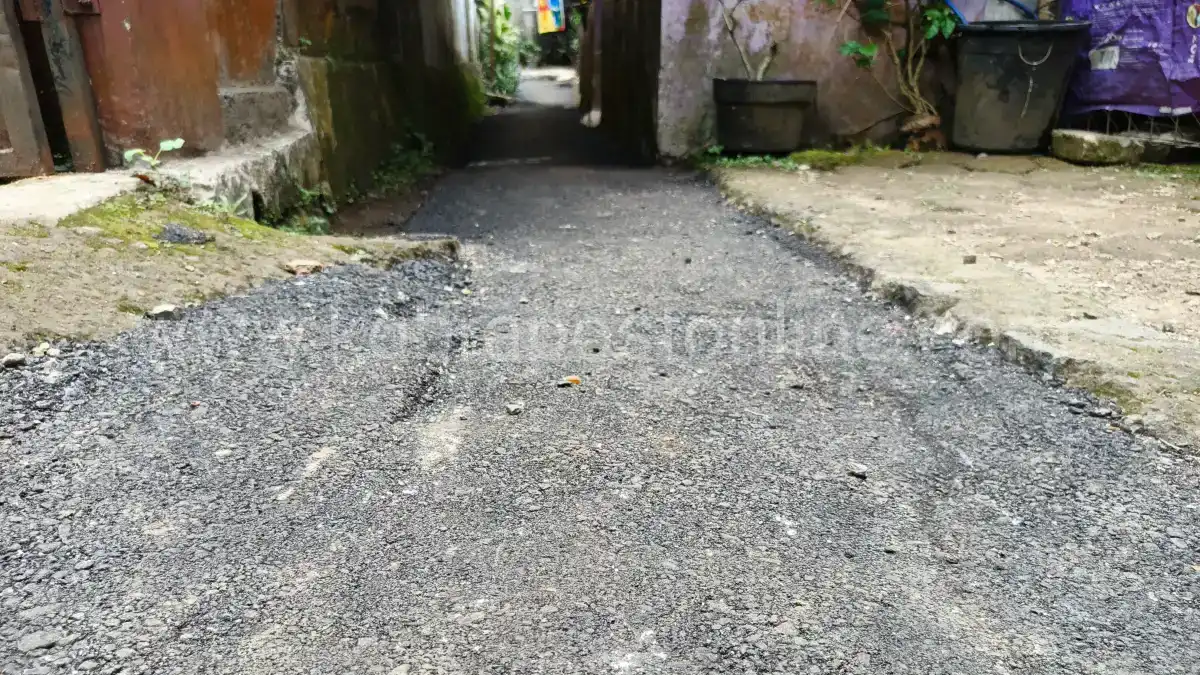 Pengaspalan Jalan Lingkungan Desa Pasir Eurih Tidak Transparan, Ada Apa?