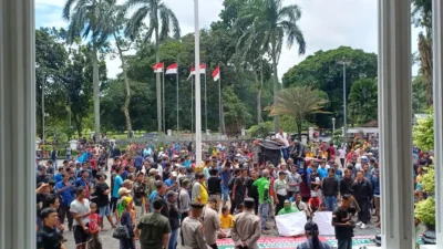 Sopir Angkot Bogor Protes Kebijakan Pembatasan Usia Kendaraan