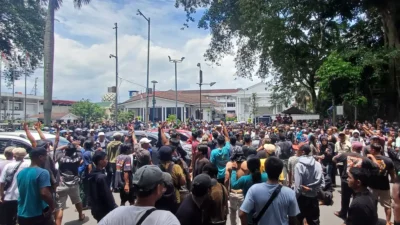 Sopir Angkot Bogor Protes Kebijakan Pembatasan Usia Kendaraan