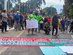 Sopir Angkot Bogor Protes Kebijakan Pembatasan Usia Kendaraan