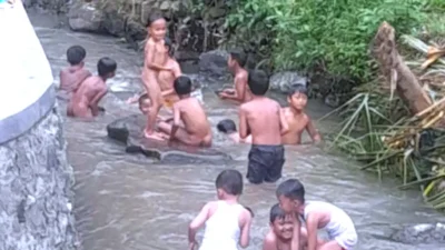 Potret Kehidupan Warga Desa Sukaharja Ciomas Kabupaten Bogor https://www.kobrapostonline.com/pemdes-sukaharja-ciomas-bangun-jalan-desa-gunakan-metode-sand-sheet/