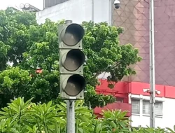 Pengguna Jalan Mengeluh, Traffic Light di Pertigaan Ekalokasari Dimatikan