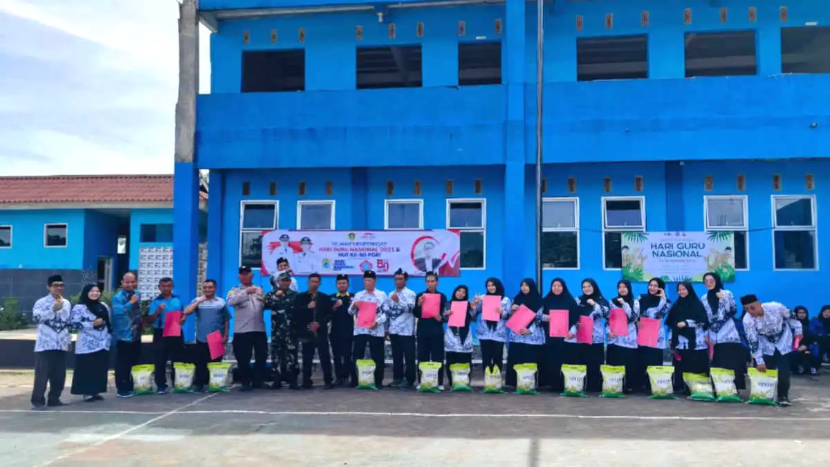 HGN ke 80, Dua Guru Sekolah Triwijaya Terima Penghargaan