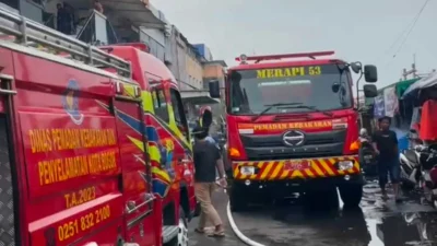 20 Kios di Pasar Kebon Kembang Hangus Terbakar