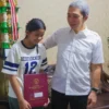 Dedie Rachim Ambilkan Rapor Adylla Karena Ayahnya Telah Tiada