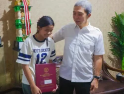 Dedie Rachim Ambilkan Rapor Adylla Karena Ayahnya Telah Tiada