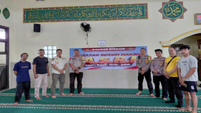 Jelang Ramadan, Polsek Rancabungur Bersih-Bersih Masjid Baiturrahman, Wujud Kepedulian untuk Kenyamanan Ibadah