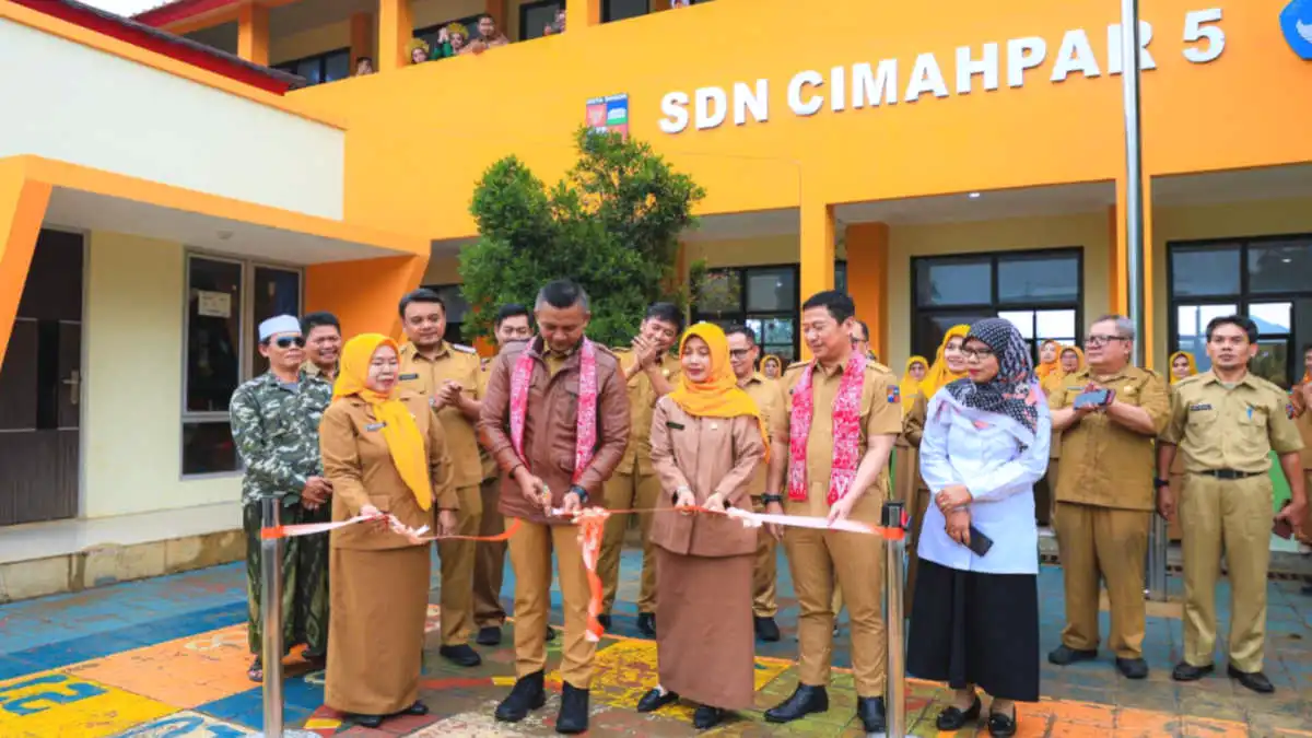 SDN Cimahpar 5 Bogor Utara Jadi Percontohan Revitalisasi Swakelola Sekolah Wakil Wali Kota Bogor Jenal Mutaqin meresmikan SDN Cimahpar 5 Bogor Utara hasil revitalisasi swakelola sekolah