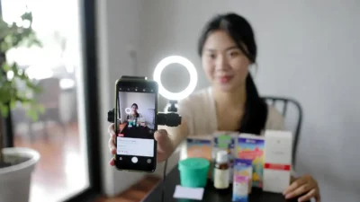 Strategi e-commerce mendukung UMKM menggunakan AI 2026 untuk meningkatkan omzet