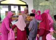 Kapolres Bogor Salurkan Zakat Lewat Polsek Tamansari, 80 Paket Sembako Dibagikan untuk Warga