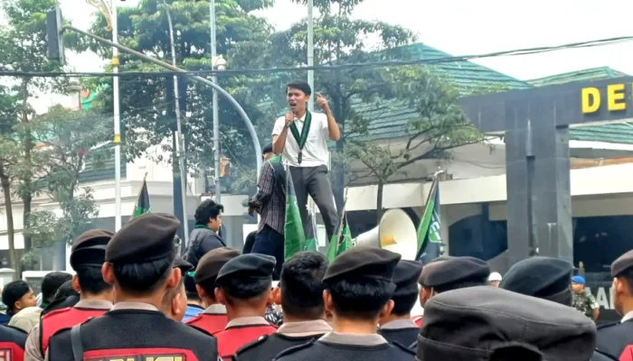 Aksi HMI Kota Bogor di Istana Bogor, Kutuk Serangan AS–Israel ke Iran