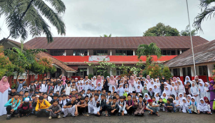 Tutup Pesantren Kilat Ramadan, SDN Pasirgaok 04 Santuni Anak Yatim dan Tanamkan Karakter Peduli Sejak Dini