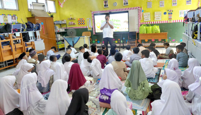 Tutup Pesantren Kilat Ramadan, SDN Pasirgaok 04 Santuni Anak Yatim dan Tanamkan Karakter Peduli Sejak Dini