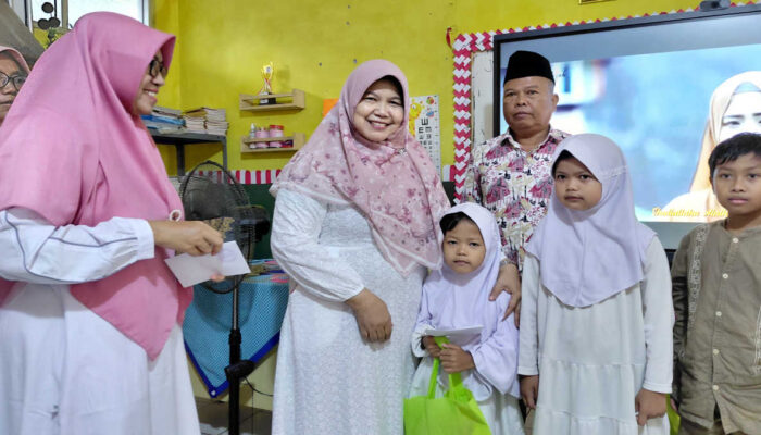 Tutup Pesantren Kilat Ramadan, SDN Pasirgaok 04 Santuni Anak Yatim dan Tanamkan Karakter Peduli Sejak Dini