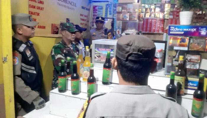 Patroli Gabungan di Tamansari Jelang Sahur, Polisi Sita 35 Botol Miras Ilegal