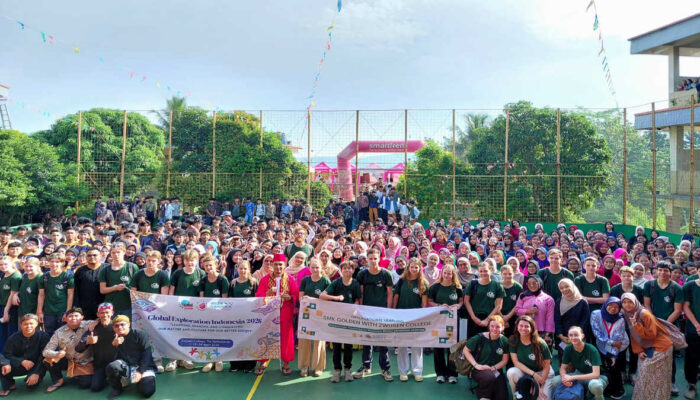 SMK Golden Padukan Semangat Kartini, Market Day, dan Kunjungan Internasional dari Zwijsen College Belanda