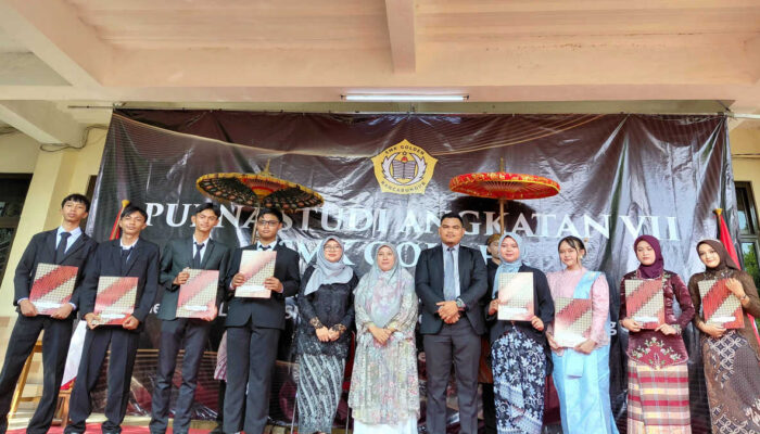 428 Siswa SMK Golden Resmi Lulus, Siap Kerja hingga Magang ke Jepang