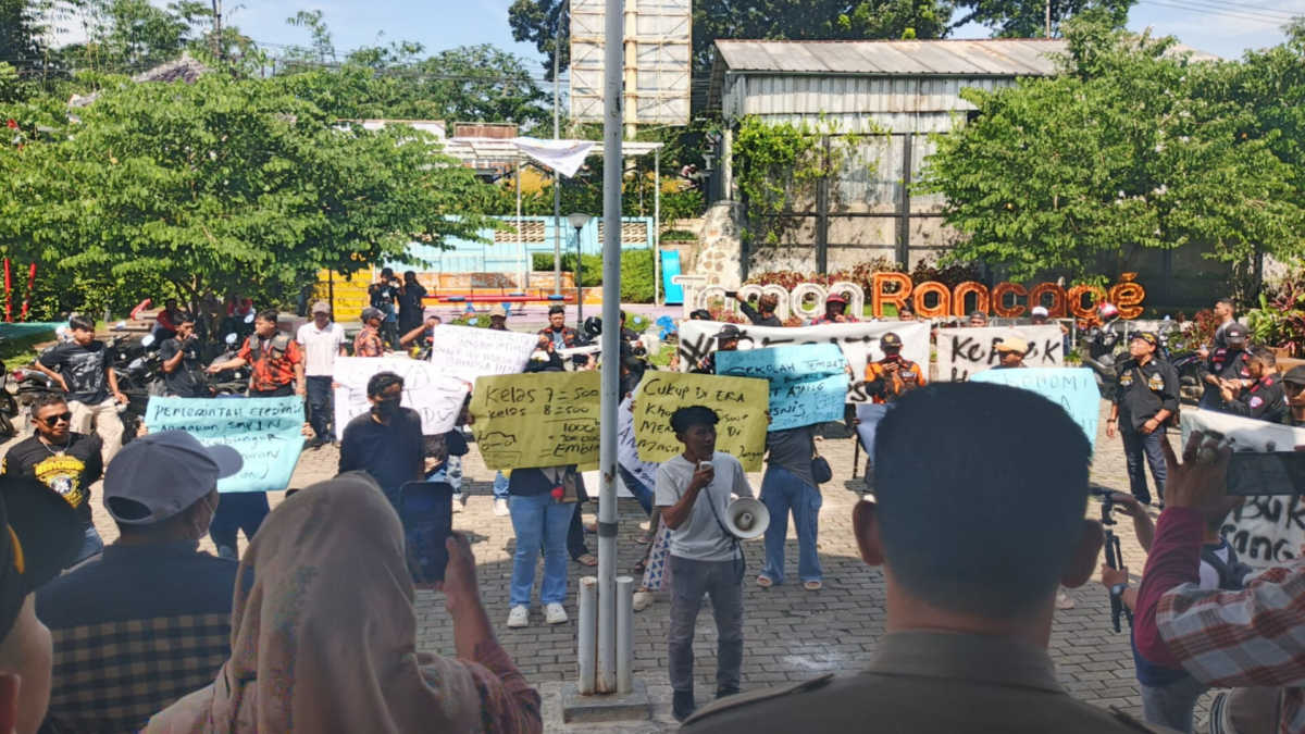 Demo di Rancabungur Gegerkan Warga, Massa Tuntut Copot Kepala Sekolah hingga Audit Dugaan Pungli SMPN 1