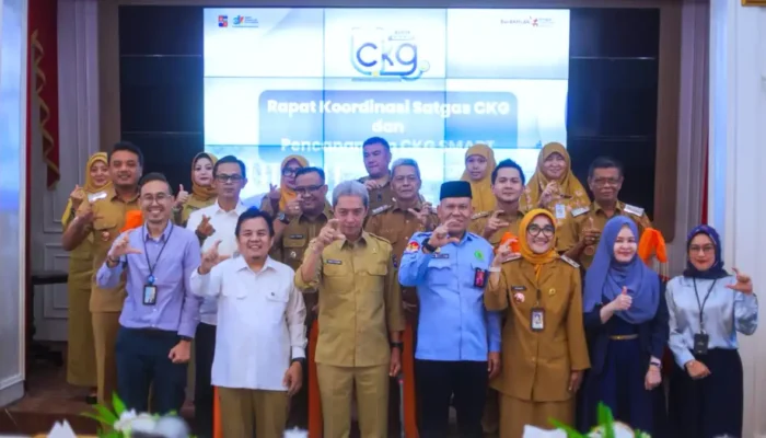 Wali Kota Bogor Dedie Rachim meluncurkan program CKG SMART bersama Dinkes Kota Bogor untuk layanan cek kesehatan gratis berbasis digital di Balai Kota Bogor