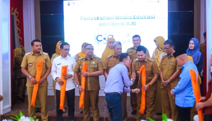 Wali Kota Bogor Dedie Rachim meluncurkan program CKG SMART bersama Dinkes Kota Bogor untuk layanan cek kesehatan gratis berbasis digital di Balai Kota Bogor