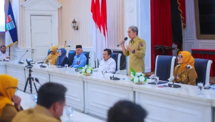 Wali Kota Bogor Dedie Rachim meluncurkan program CKG SMART bersama Dinkes Kota Bogor untuk layanan cek kesehatan gratis berbasis digital di Balai Kota Bogor