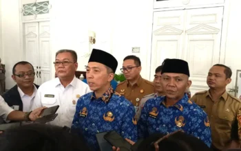 Angkot Usia di Atas 20 Tahun Resmi Dilarang Beroperasi di Kota Bogor, Pemkot Siapkan Penindakan Wali Kota Bogor Dedie Rachim mengumumkan larangan operasional angkot berusia di atas 20 tahun setelah Perwali Nomor 11 Tahun 2026 disahkan.