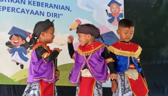 TK Plus Putra Bangsa Lepas Angkatan III Lewat Pentas Seni Meriah, Tampilkan Kreativitas dan Kemandirian Siswa