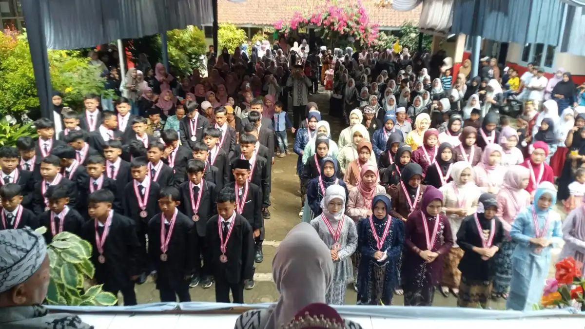 SDN Purwasari 2 Dramaga Bogor menggelar pelepasan 67 siswa kelas VI Tahun Ajaran 2025/2026