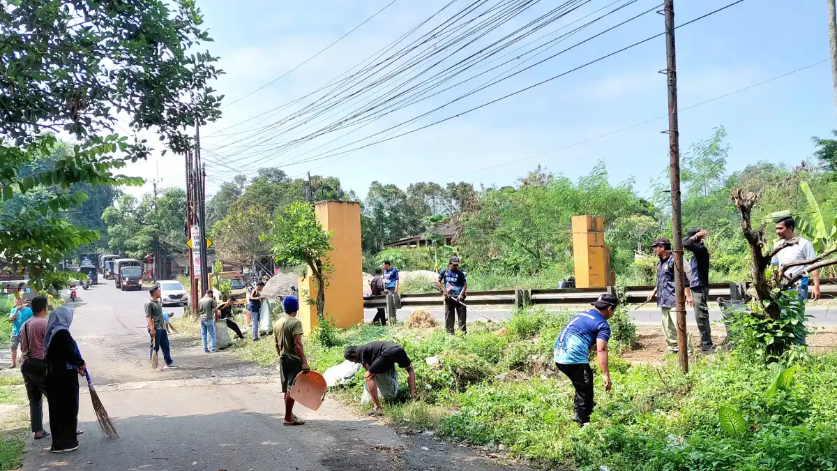 Camat Rancabungur Turun Langsung Pimpin Jumat Bersih, Perbatasan Rancabungur–Ciampea Ditata, Jembatan Akan Dicat Merah Putih