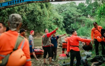 30 Jam Dicari, ASN Pemkot Bogor Diduga Hanyut di Sungai Cisadane Belum Ditemukan Tim SAR mencari ASN Pemkot Bogor diduga hanyut di Sungai Cisadane