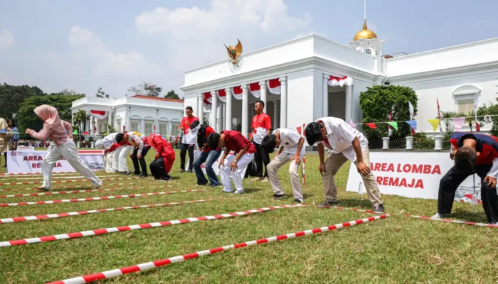 Ribuan Warga Tumpah Ruah di Jamuan Rakyat Istana Bogor Jamuan Rakyat Istana Bogor diikuti ribuan warga