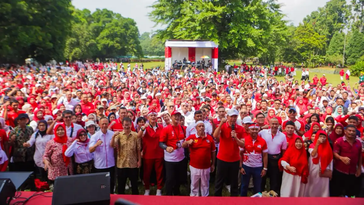 Ribuan Warga Tumpah Ruah di Jamuan Rakyat Istana Bogor Jamuan Rakyat Istana Bogor diikuti ribuan warga