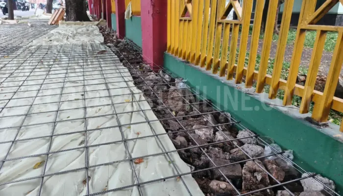 Proyek Trotoar Rp399 Juta di Gunung Batu Disorot, Besi dan Beton Dipertanyakan Proyek trotoar Rp399 juta di Gunung Batu Kota Bogor