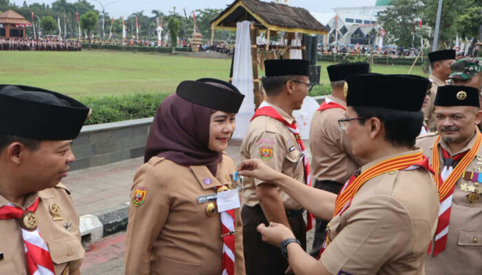 Camat Rancabungur Dita Aprilia Terima Lencana Pancawarsa III dari Kwarda Jawa Barat