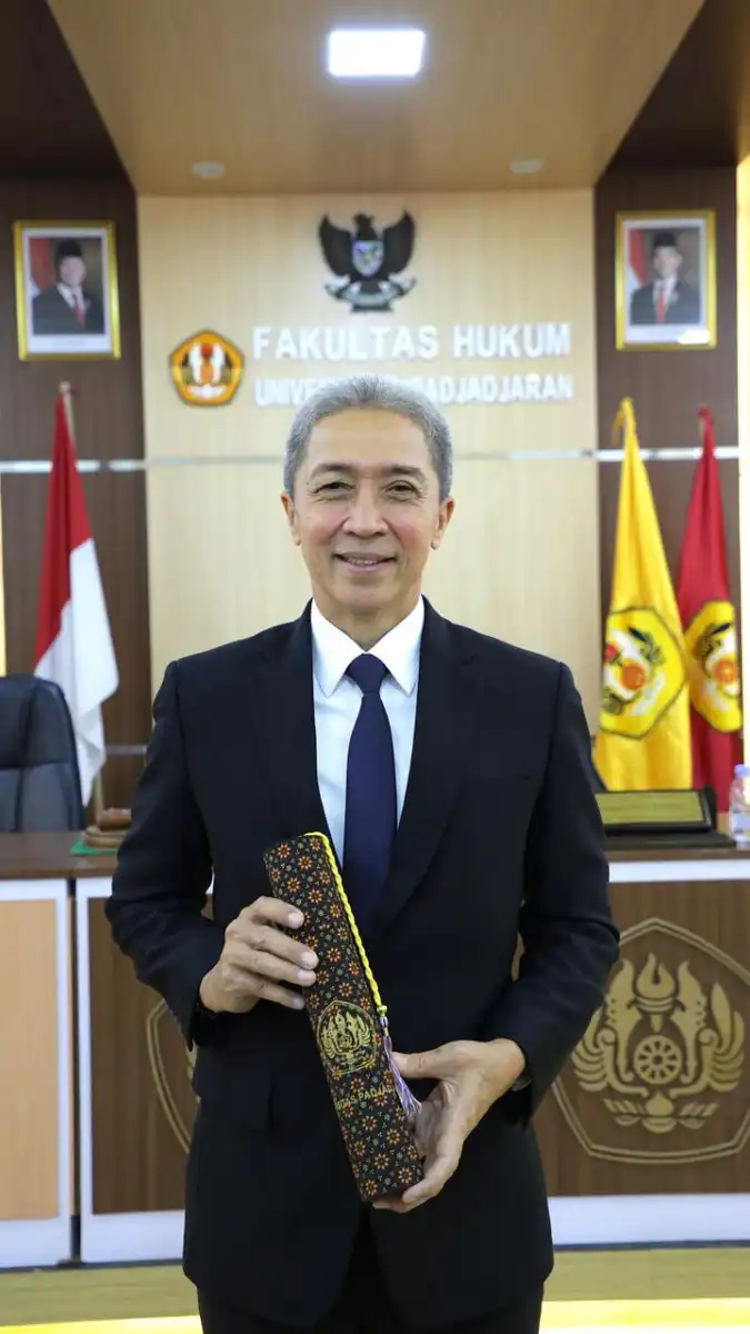 Dedie Rachim Raih Gelar Doktor Ilmu Hukum, Dorong Sentralisasi Data Nasional Dedie Rachim raih gelar Doktor Ilmu Hukum dari Unpad