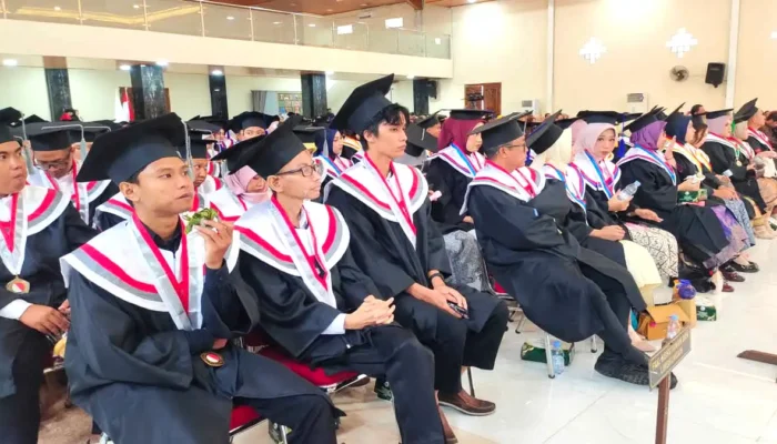 120 Mahasiswa UNB Diwisuda di Bogor, Kampus Raih Akreditasi Baik Sekali Prosesi wisuda 120 mahasiswa Universitas Nusa Bangsa di Bogor