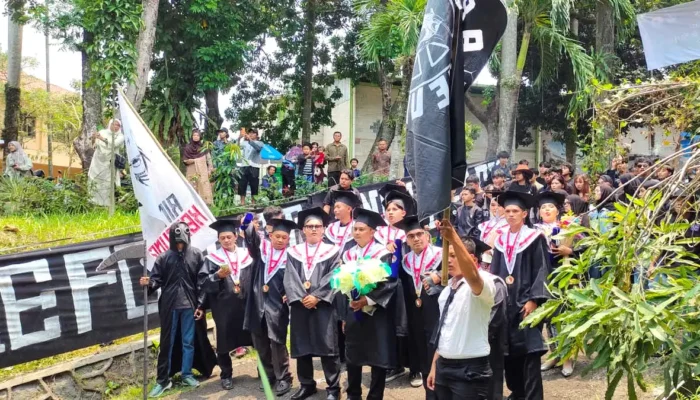 120 Mahasiswa UNB Diwisuda di Bogor, Kampus Raih Akreditasi Baik Sekali Prosesi wisuda 120 mahasiswa Universitas Nusa Bangsa di Bogor